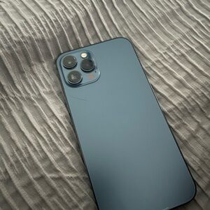 Apple iPhone in Slate Gray